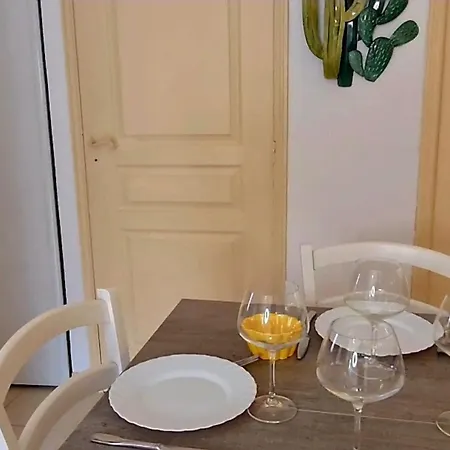 Kalliste, Avec Vue Citadelle De Bonifacio (Corsica)