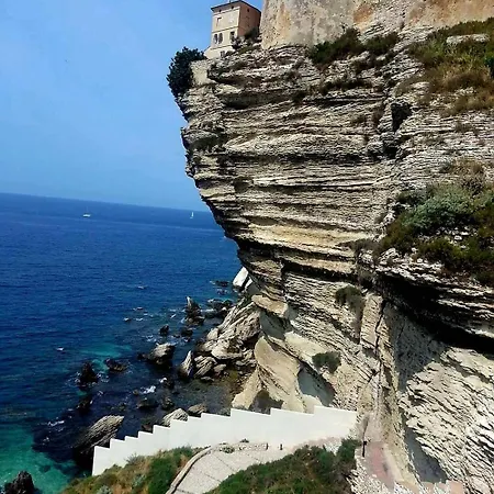 Kalliste, Avec Vue Citadelle De Bonifacio (Corsica)