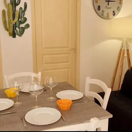 Kalliste, Avec Vue Citadelle De Bonifacio (Corsica)