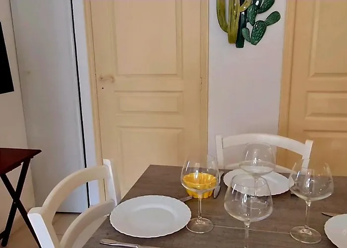 Kalliste, Avec Vue Citadelle De Bonifacio (Corsica)