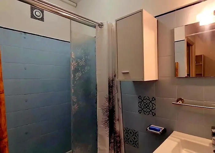 Kalliste, Avec Vue Citadelle De Bonifacio (Corsica)