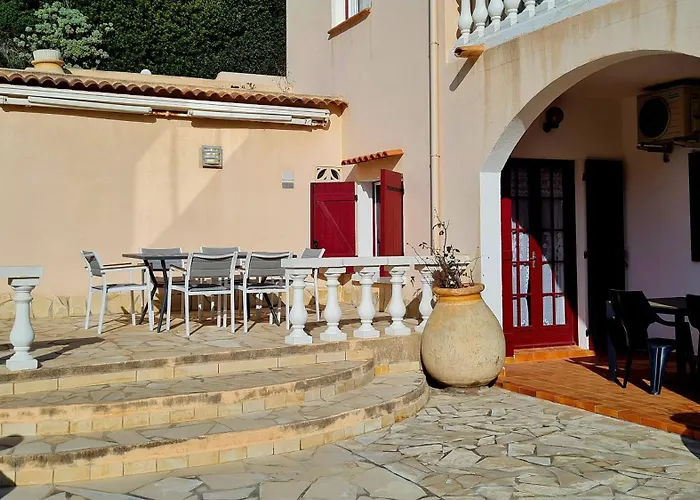 Kalliste, Avec Vue Citadelle De Bonifacio (Corsica)